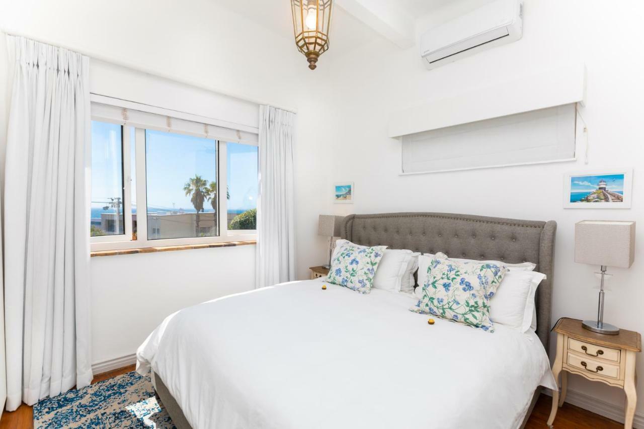 Villa On Camps Bay Drive Le Cap Extérieur photo